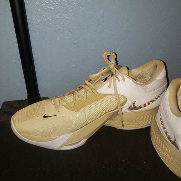 NEW MENS SIZE 14.5 NIKE ZOOM FREAK 4 TB PROMO TEAM GOLD BLACK WHITE - Picture 10 of 13